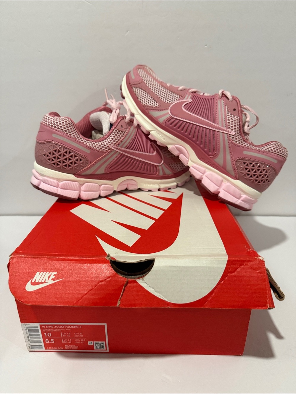 Vomero 5 ‘Elemental Pink’ Sz: 10W (FJ2028-600)